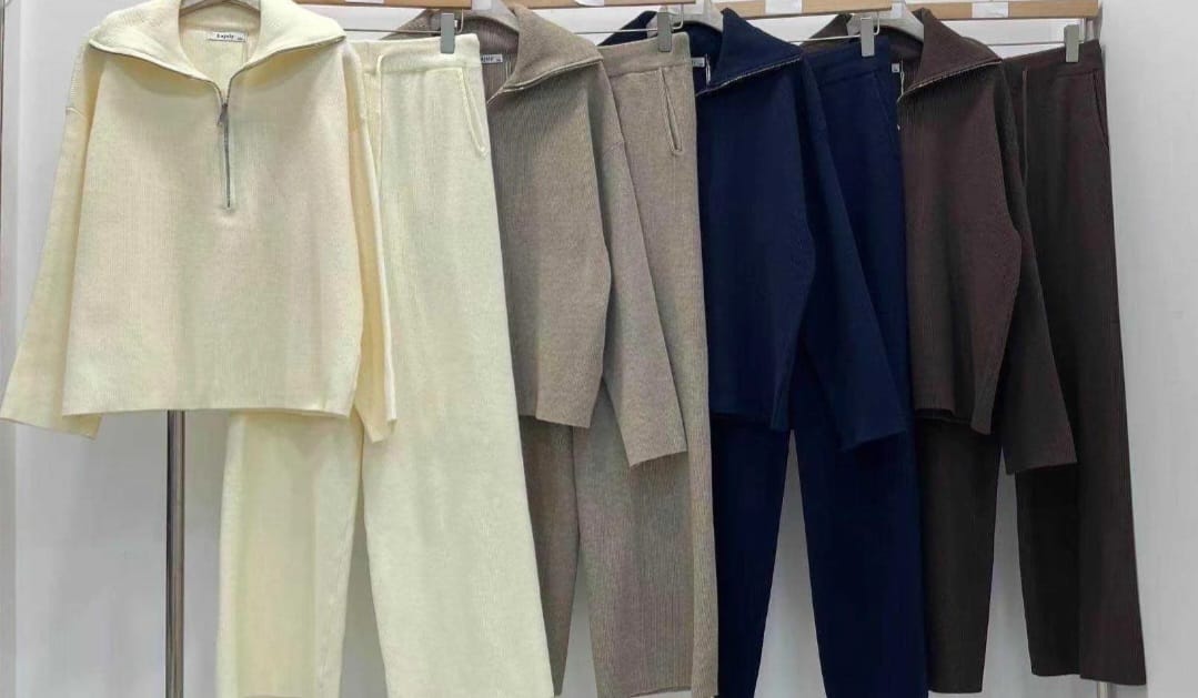 Ensemble 2 pièces en laine pull à col zippé.