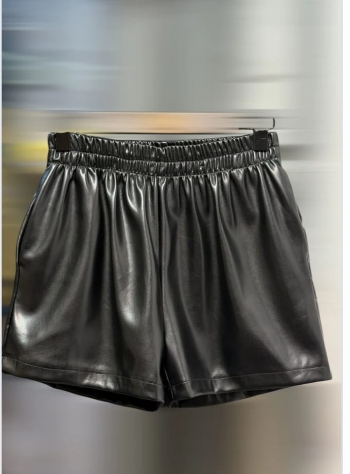 Short Noir simili cuir inspi M