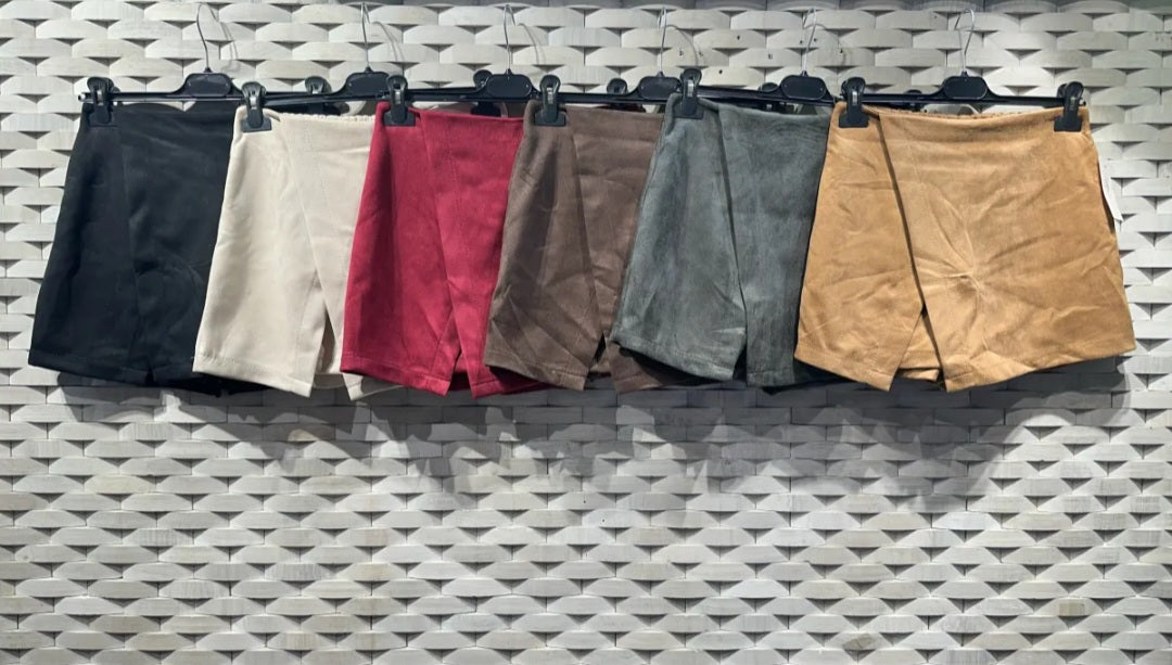 Jupe short effet daim